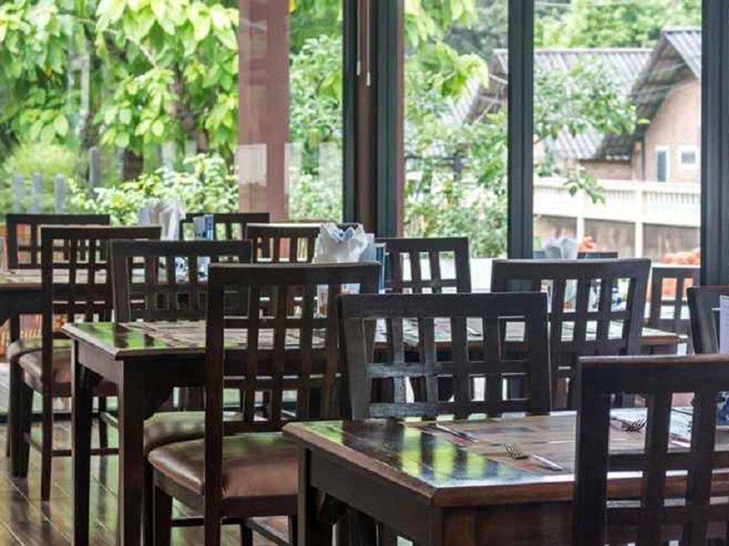 The Beach Garden Resort Pattaya Exterior photo