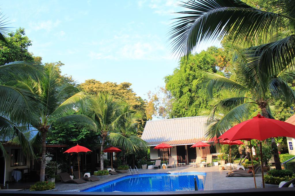 The Beach Garden Resort Pattaya Exterior photo