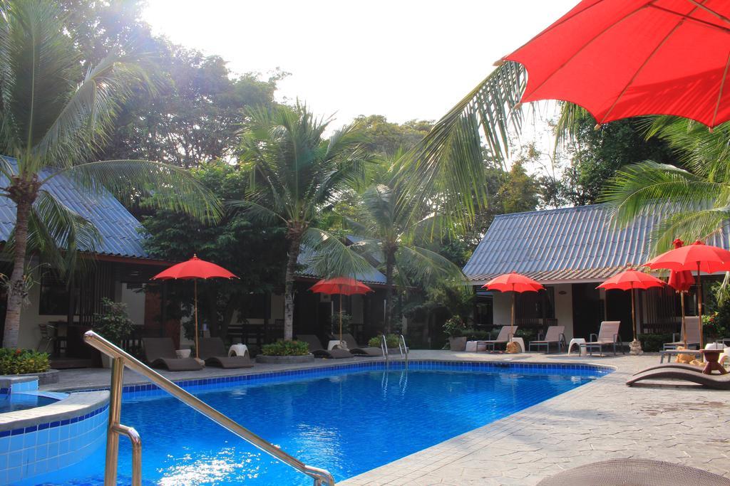 The Beach Garden Resort Pattaya Exterior photo