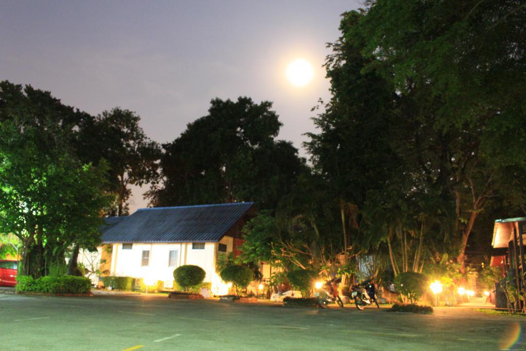 The Beach Garden Resort Pattaya Exterior photo