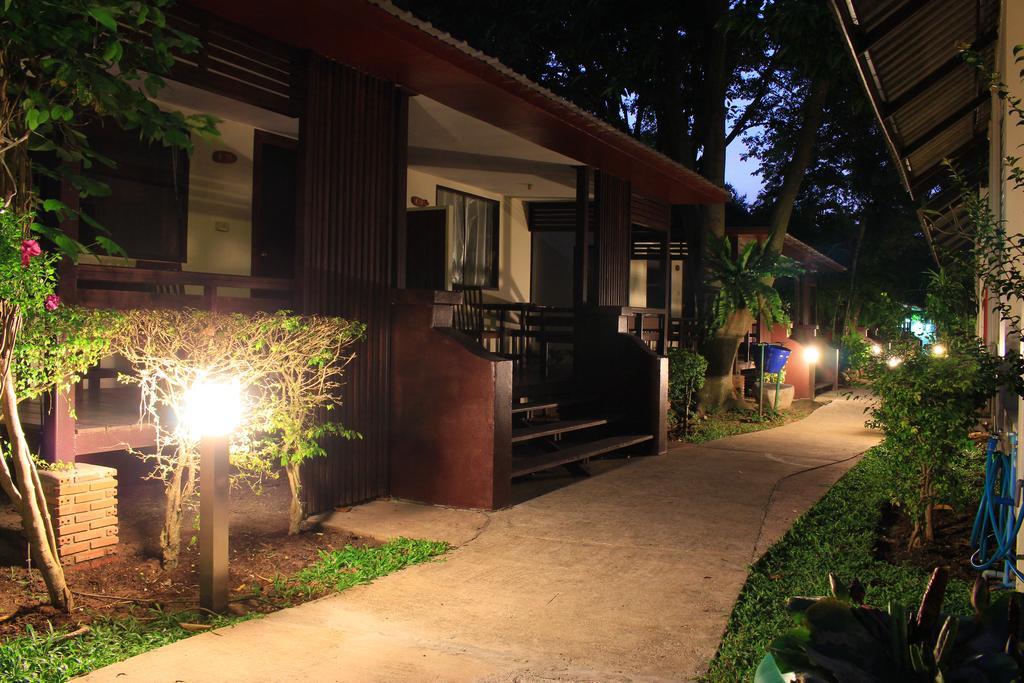 The Beach Garden Resort Pattaya Exterior photo