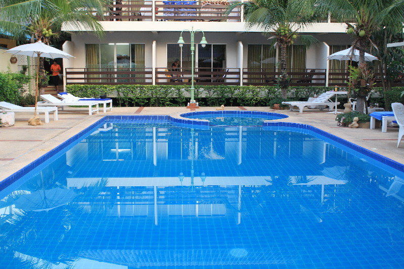 The Beach Garden Resort Pattaya Exterior photo