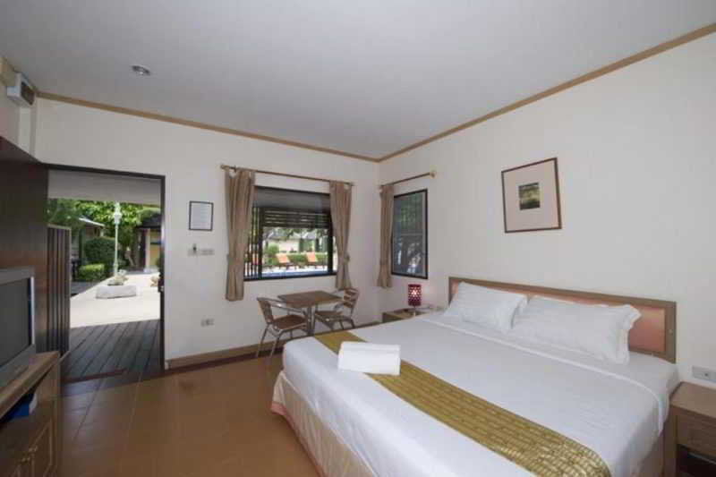 The Beach Garden Resort Pattaya Exterior photo