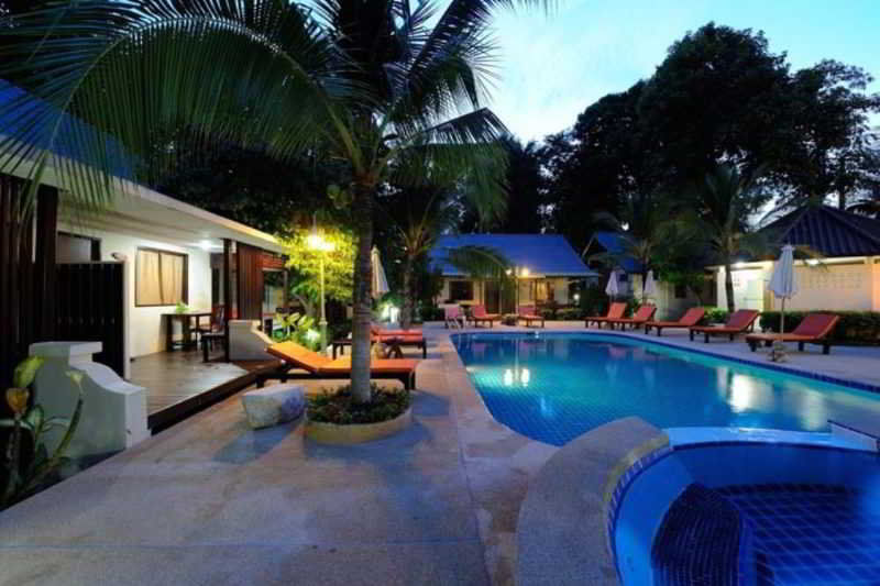 The Beach Garden Resort Pattaya Exterior photo