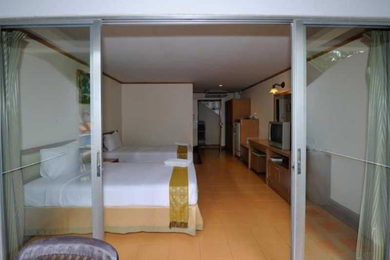 The Beach Garden Resort Pattaya Exterior photo