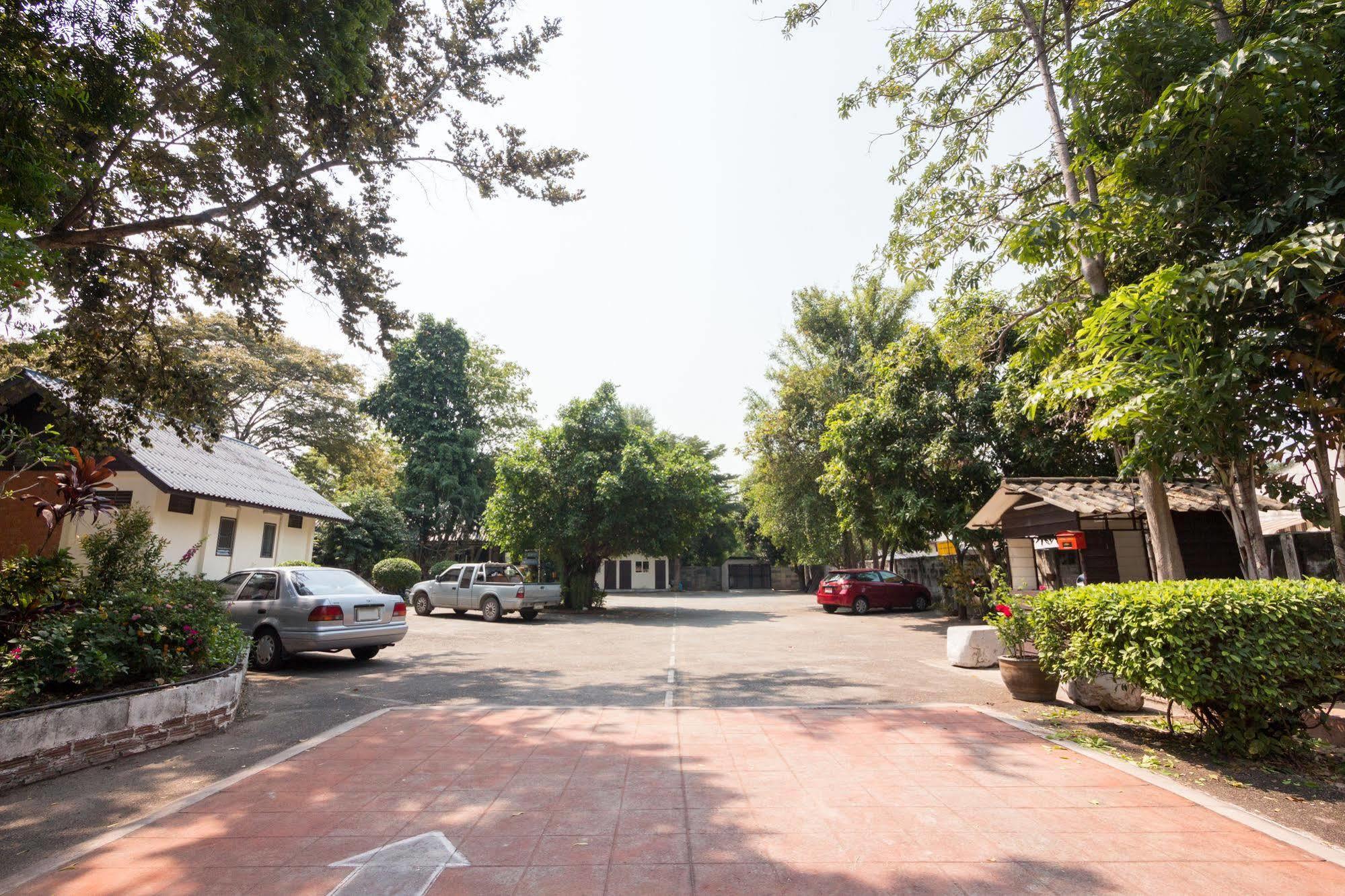The Beach Garden Resort Pattaya Exterior photo