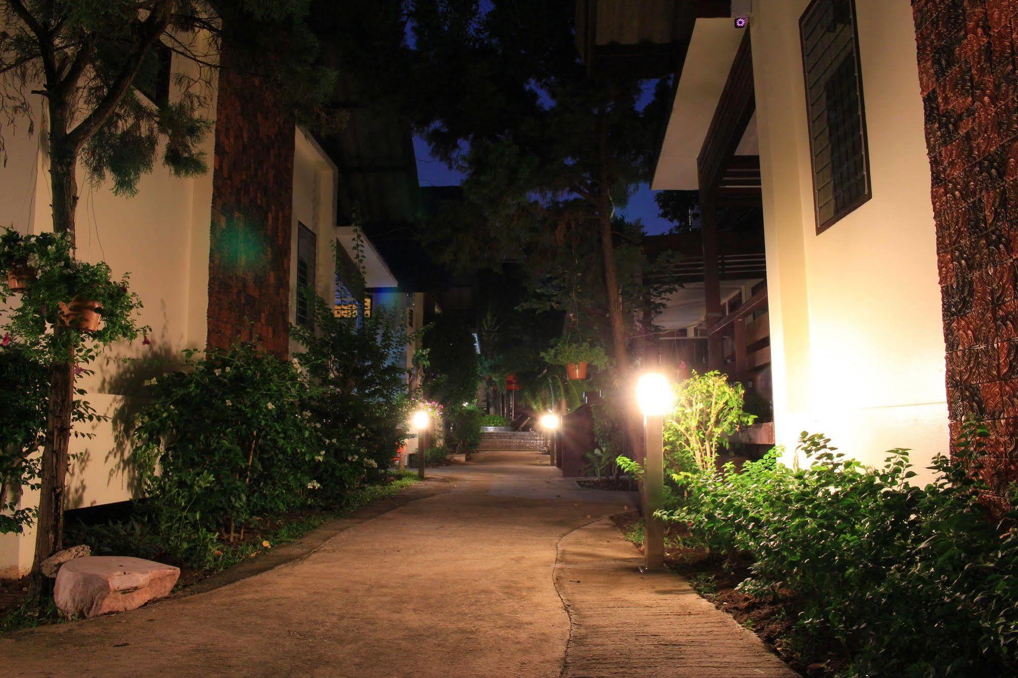 The Beach Garden Resort Pattaya Exterior photo