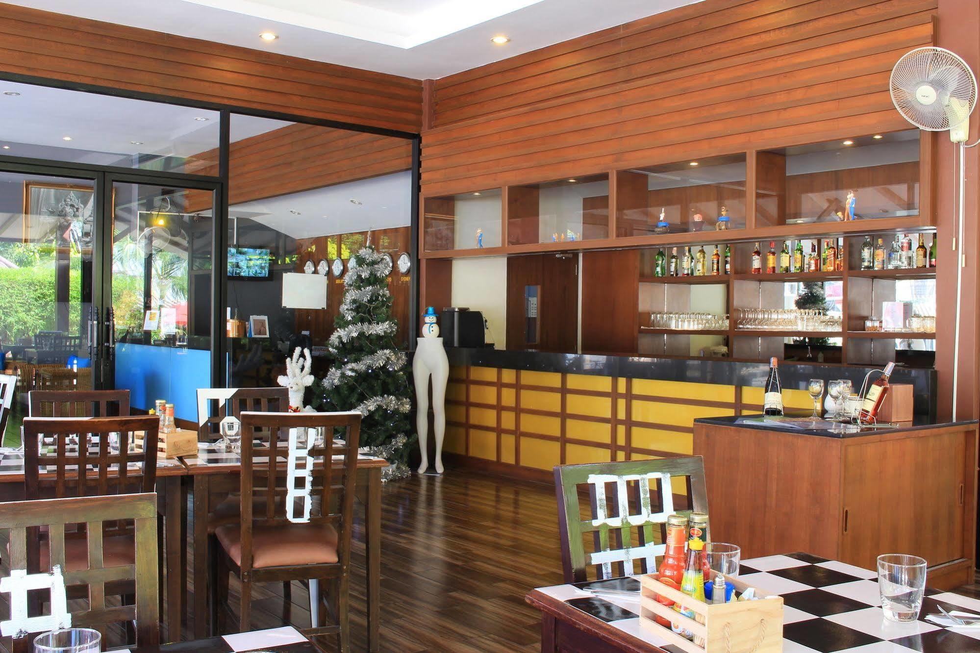 The Beach Garden Resort Pattaya Exterior photo