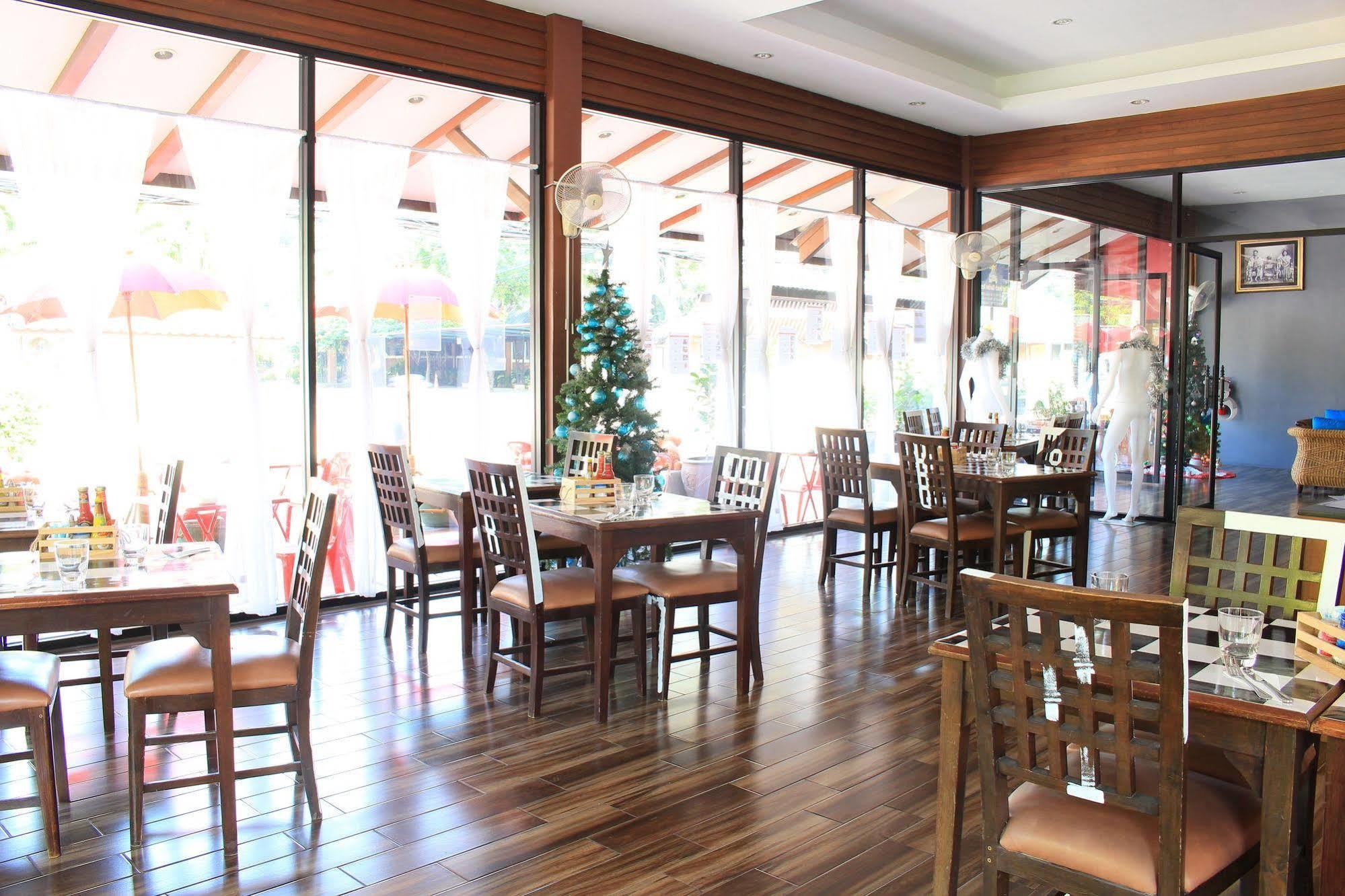 The Beach Garden Resort Pattaya Exterior photo