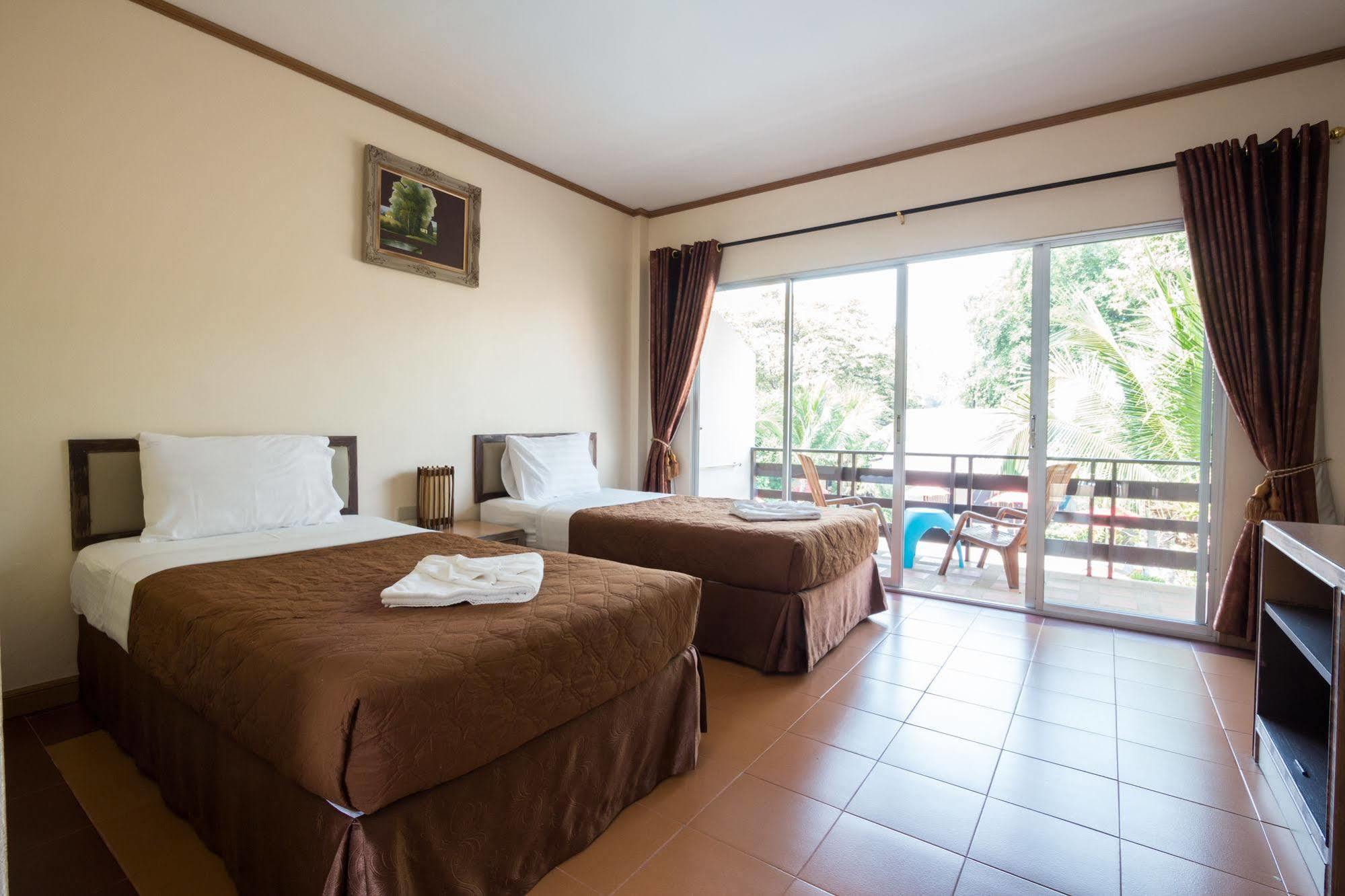 The Beach Garden Resort Pattaya Exterior photo