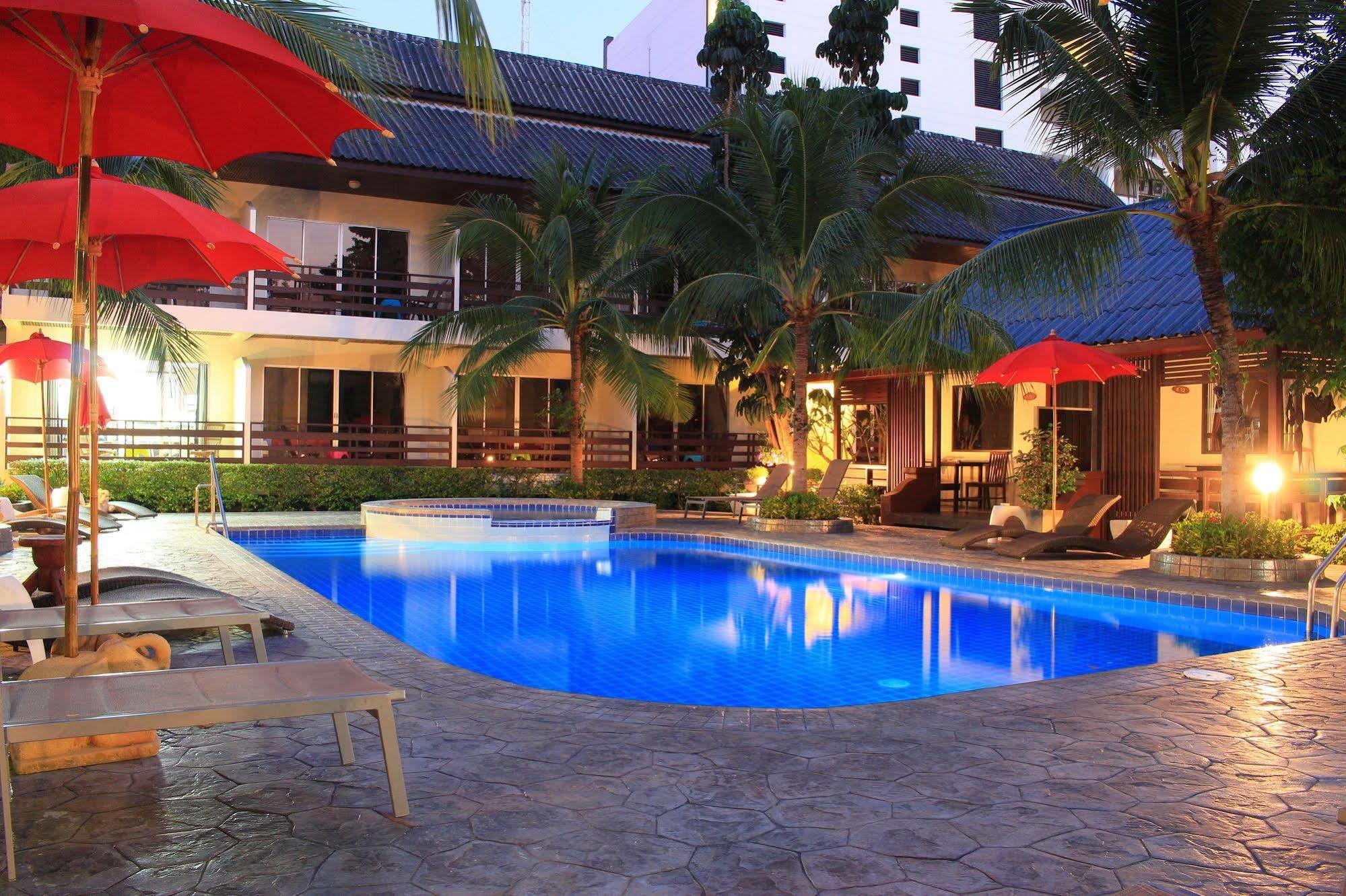 The Beach Garden Resort Pattaya Exterior photo