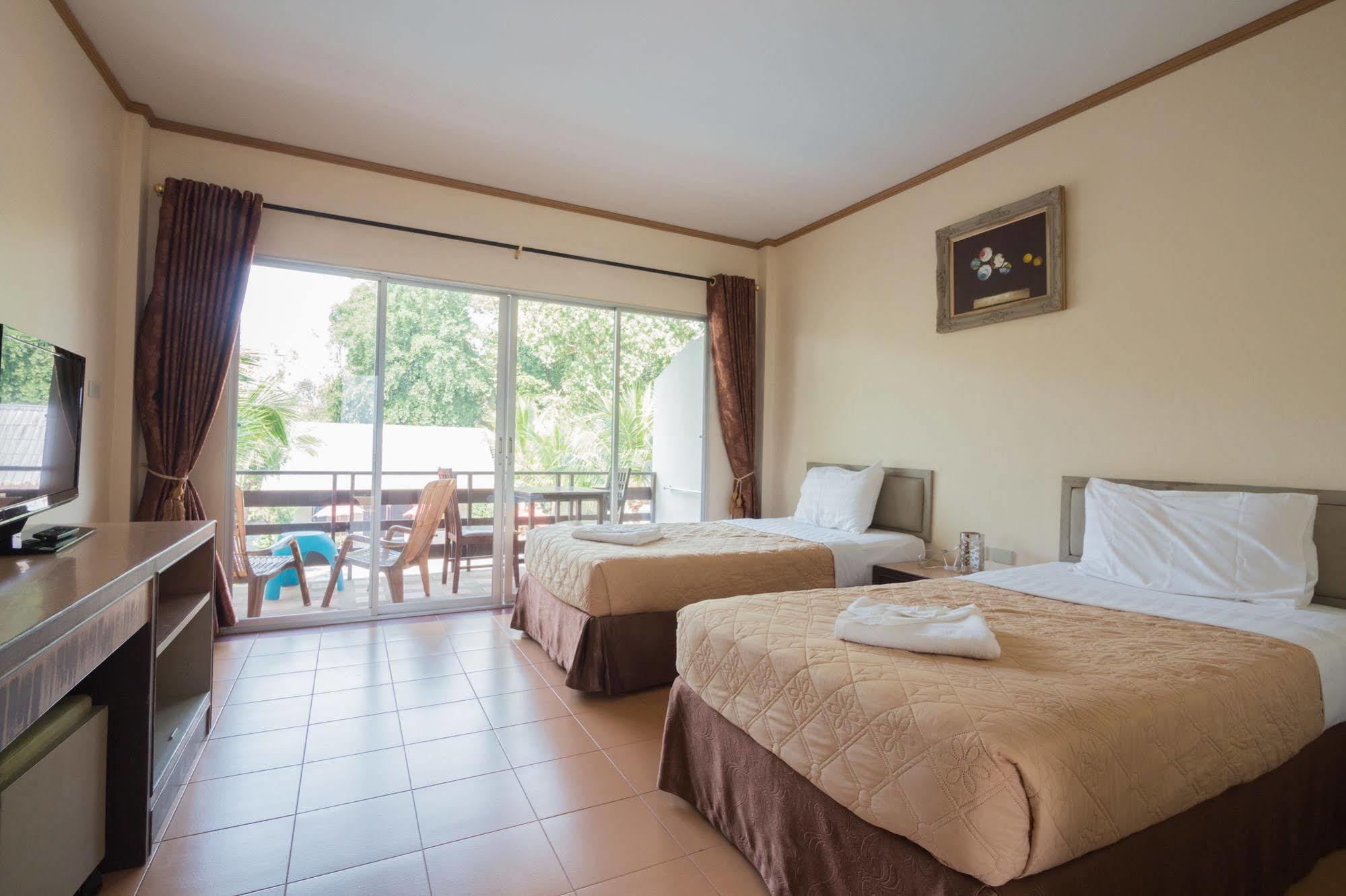 The Beach Garden Resort Pattaya Exterior photo