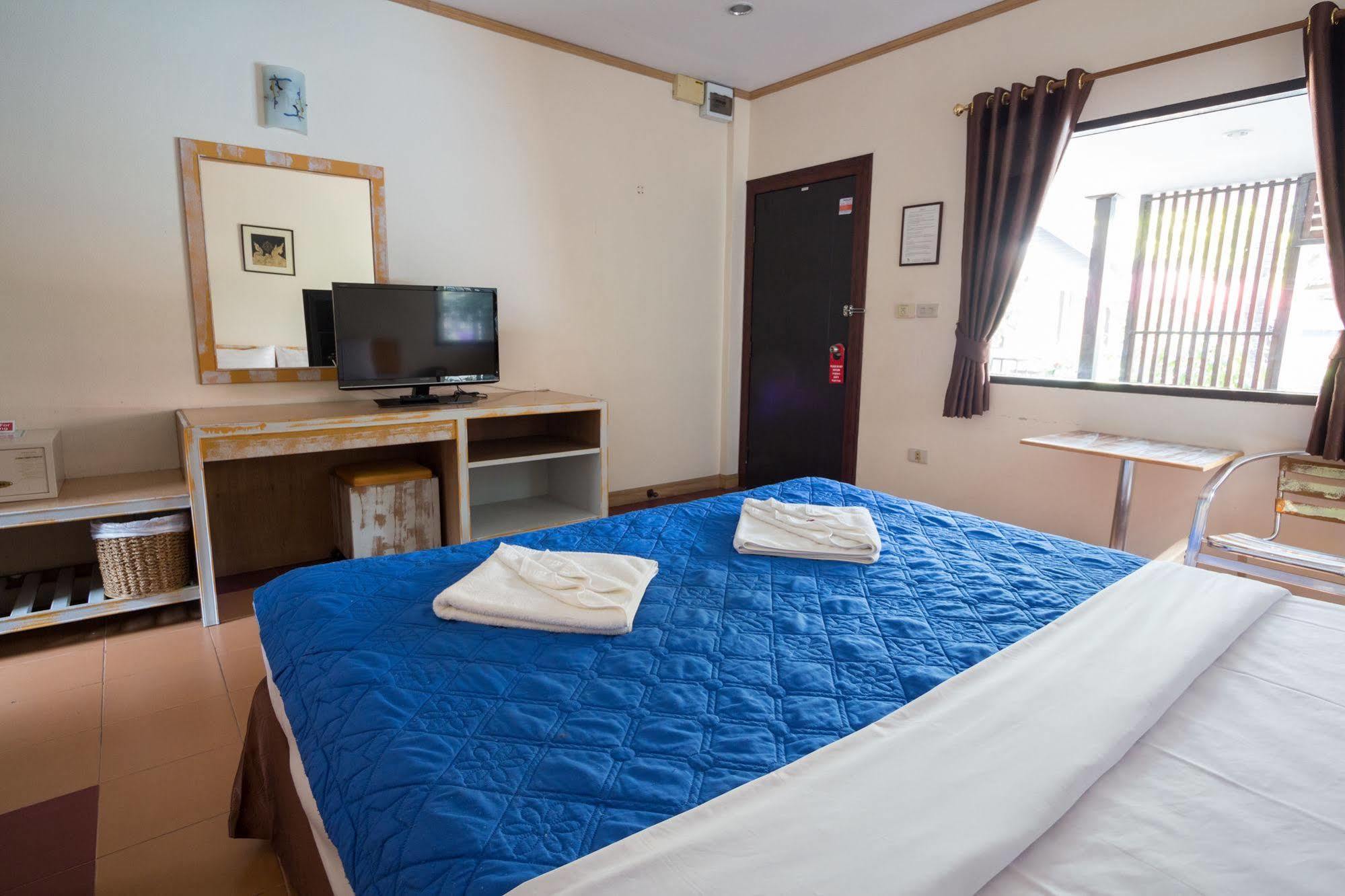 The Beach Garden Resort Pattaya Exterior photo
