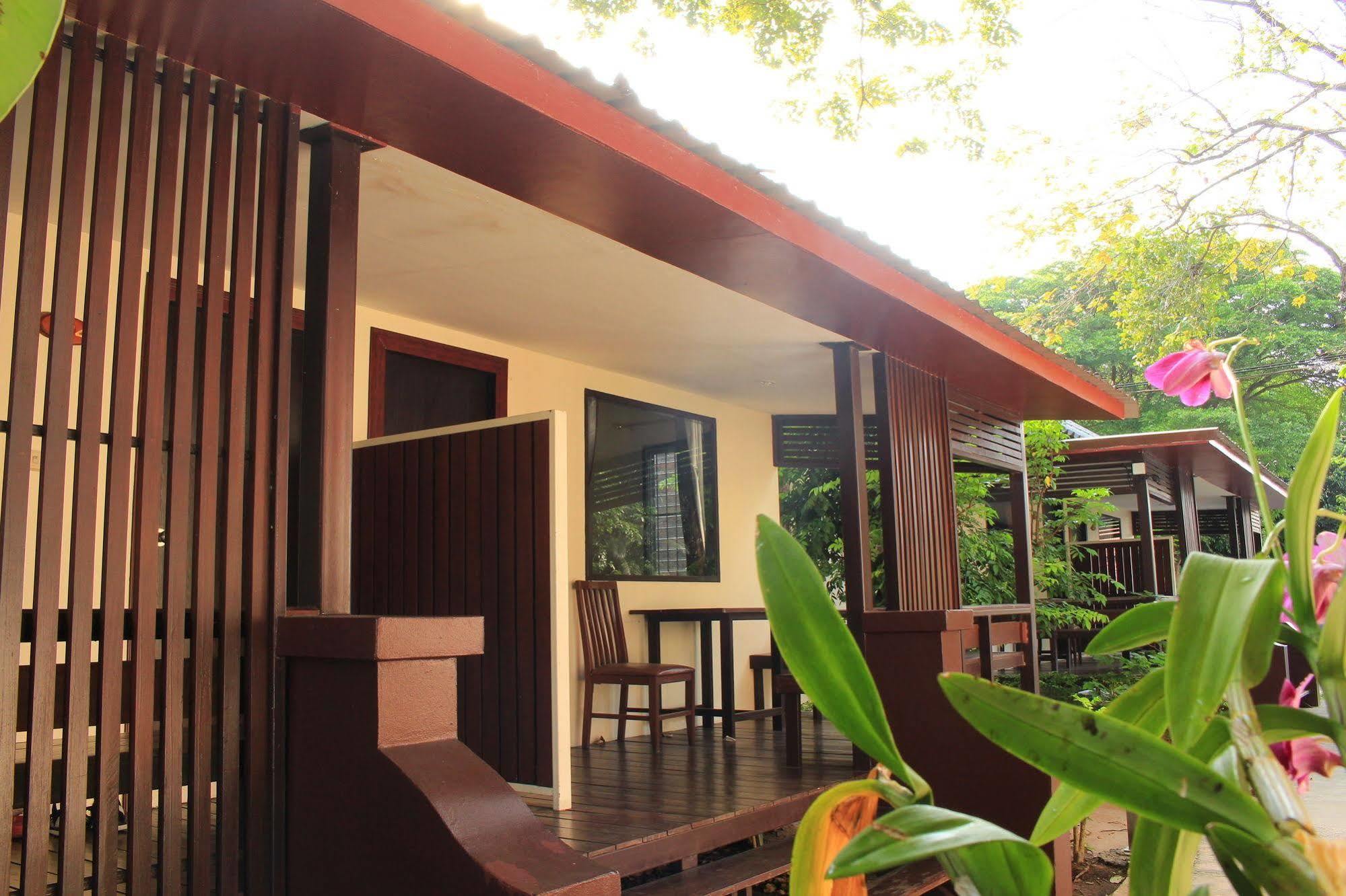 The Beach Garden Resort Pattaya Exterior photo