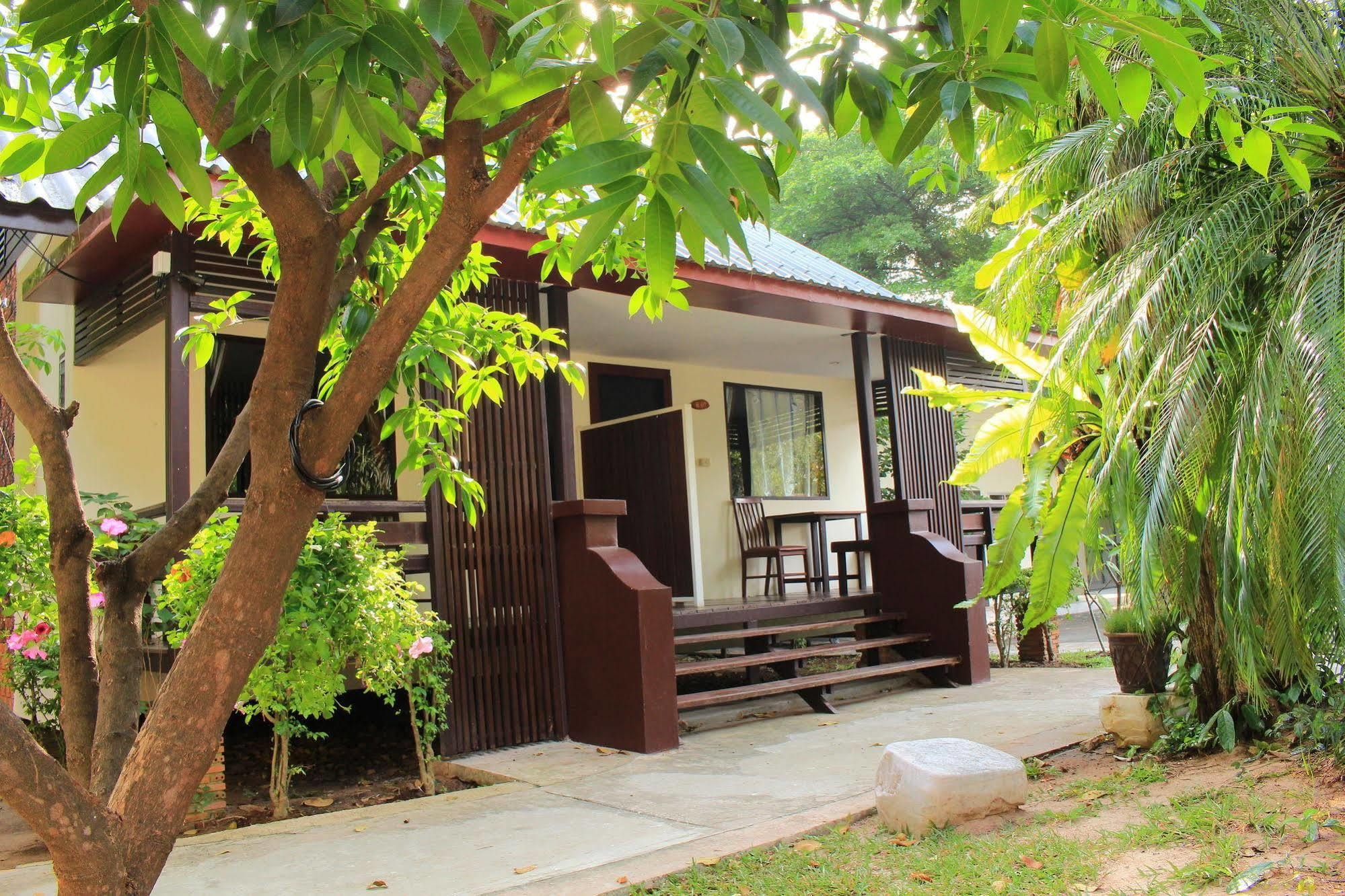 The Beach Garden Resort Pattaya Exterior photo