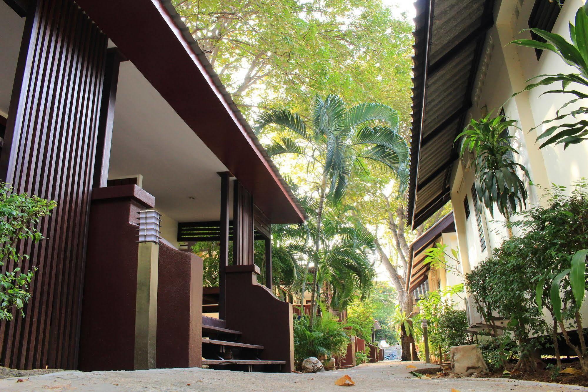 The Beach Garden Resort Pattaya Exterior photo