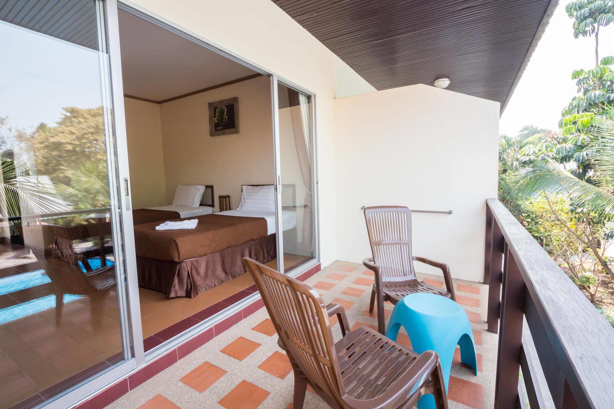 The Beach Garden Resort Pattaya Exterior photo