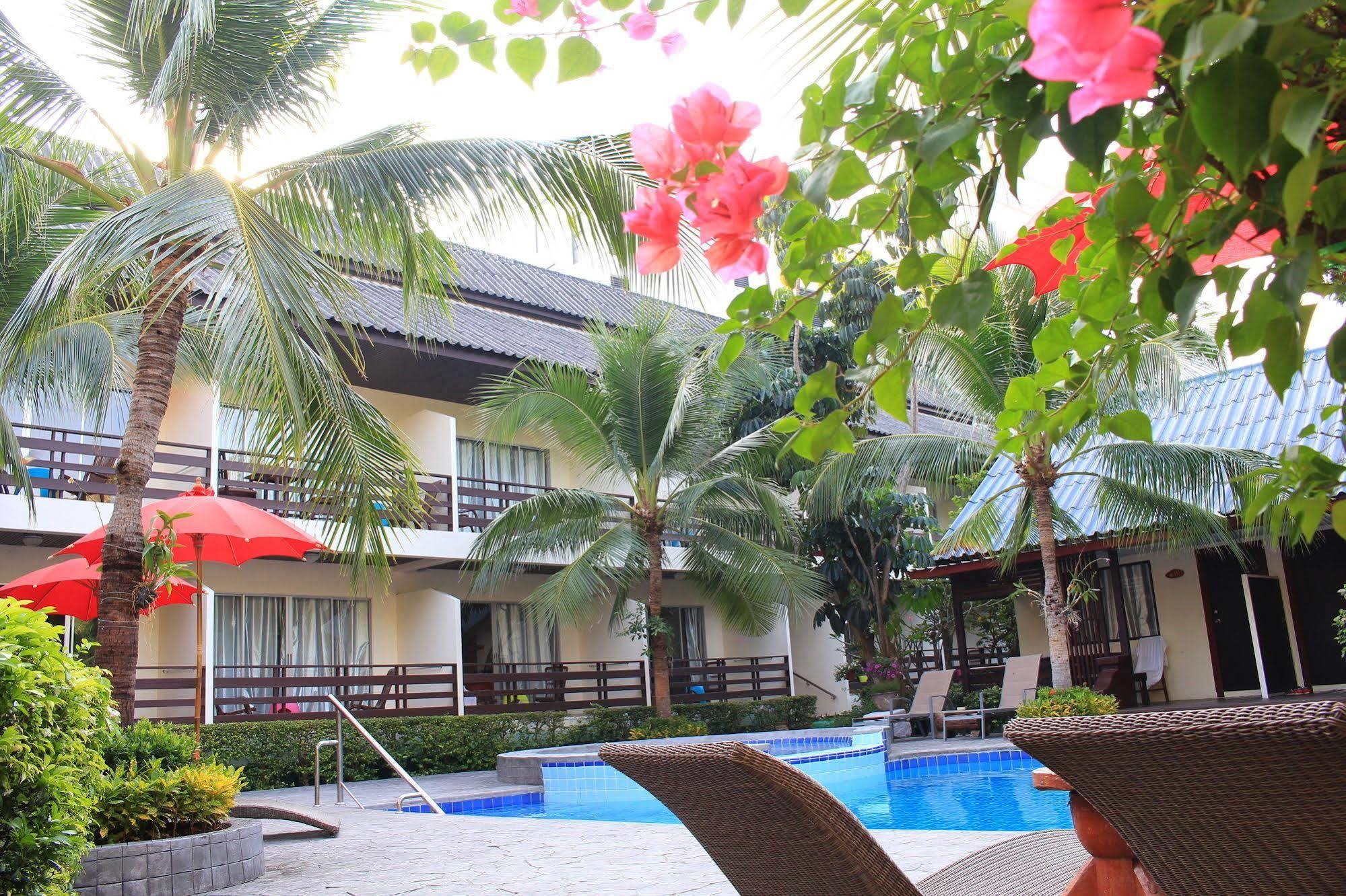 The Beach Garden Resort Pattaya Exterior photo