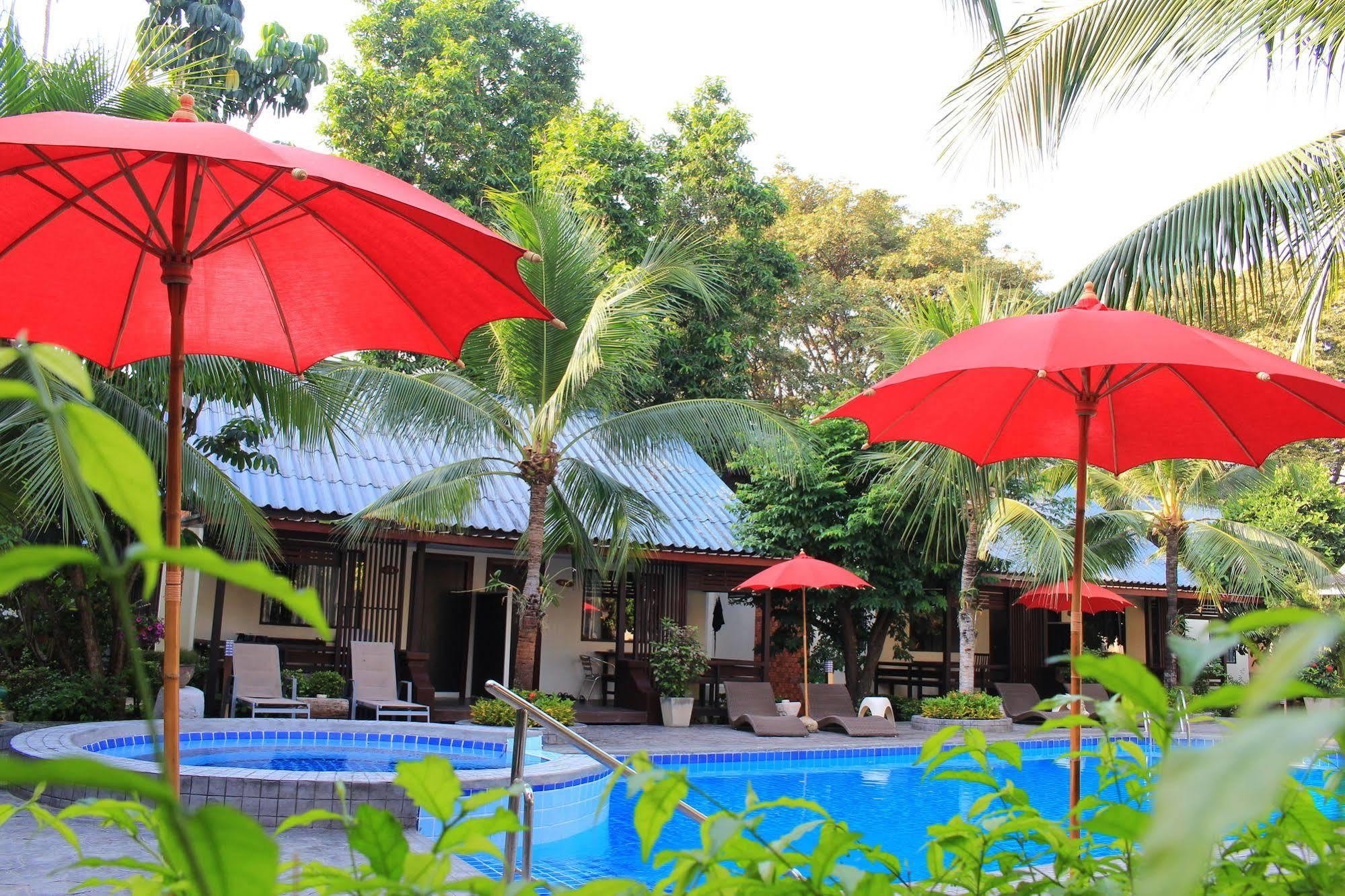 The Beach Garden Resort Pattaya Exterior photo