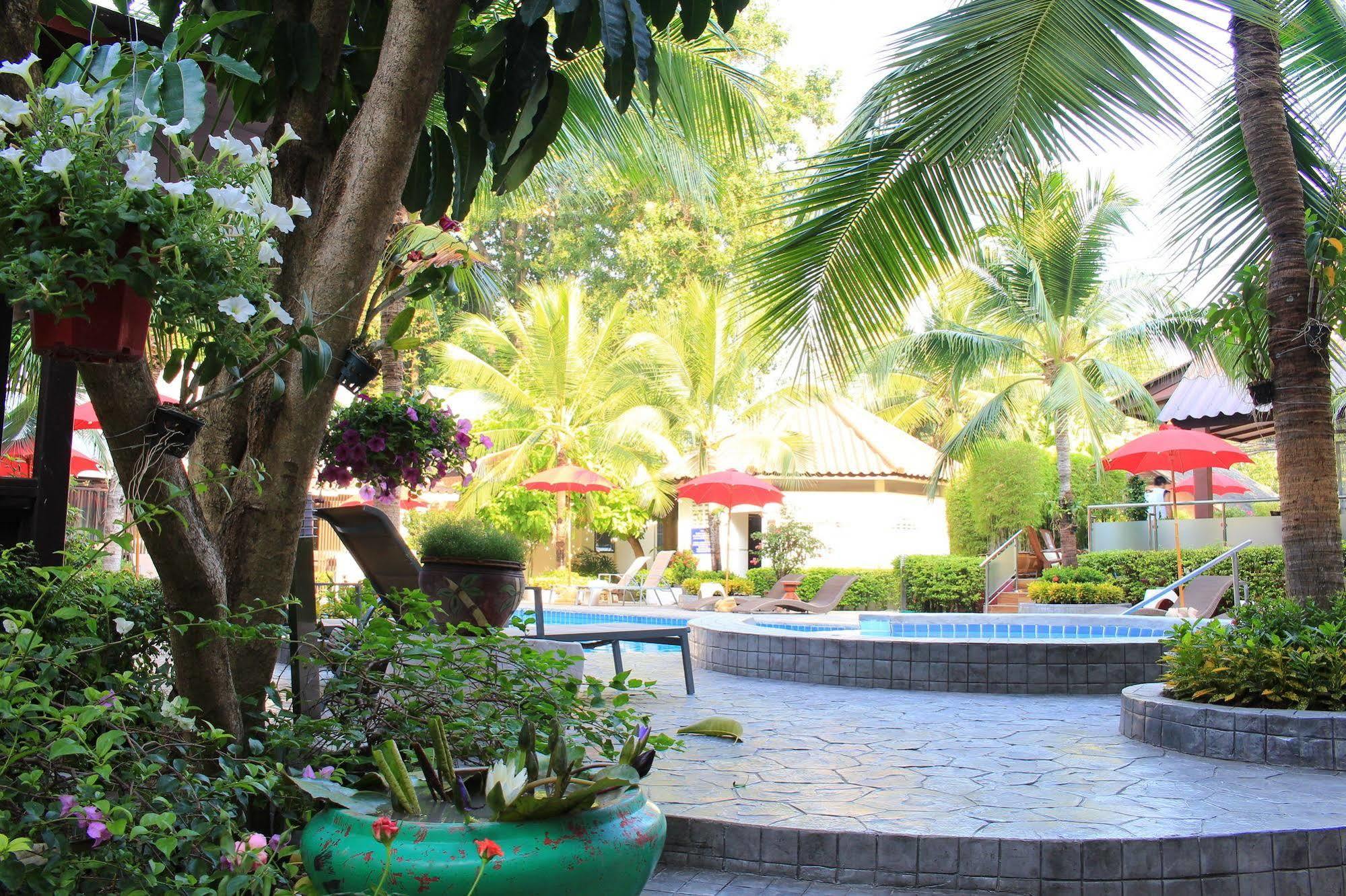 The Beach Garden Resort Pattaya Exterior photo